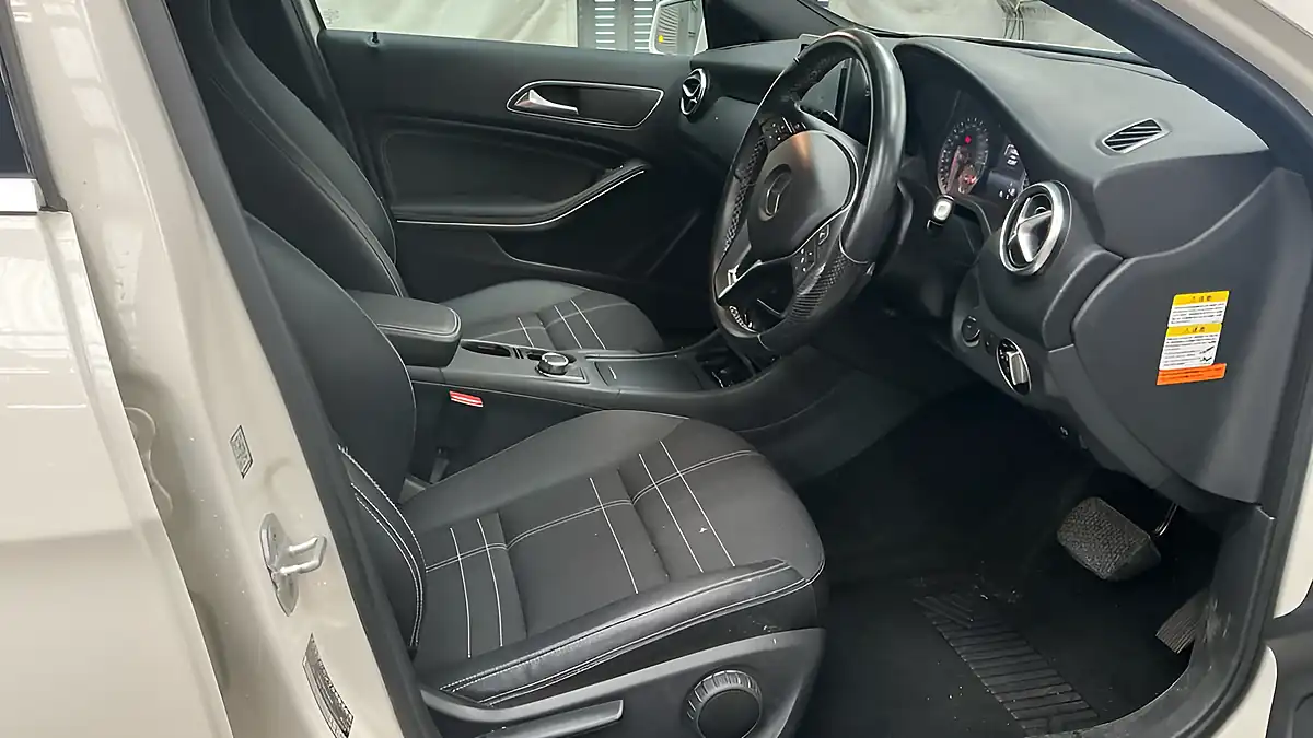 Used 2025 Mercedes-Benz a Class White - Interior and Exterior details 17