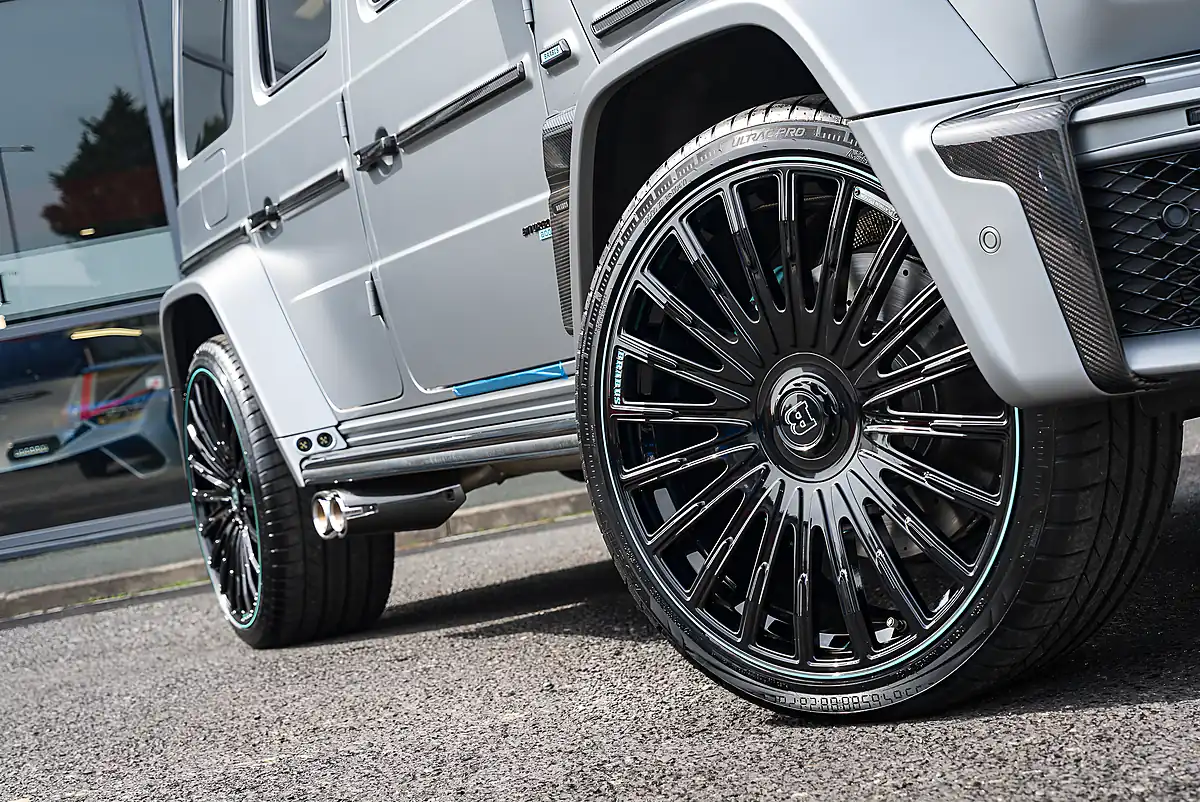 Used 2025 Mercedes-Benz AMG G 63 Masterpiece Manufaktur Edition Platin Magno - Interior and Exterior details 8