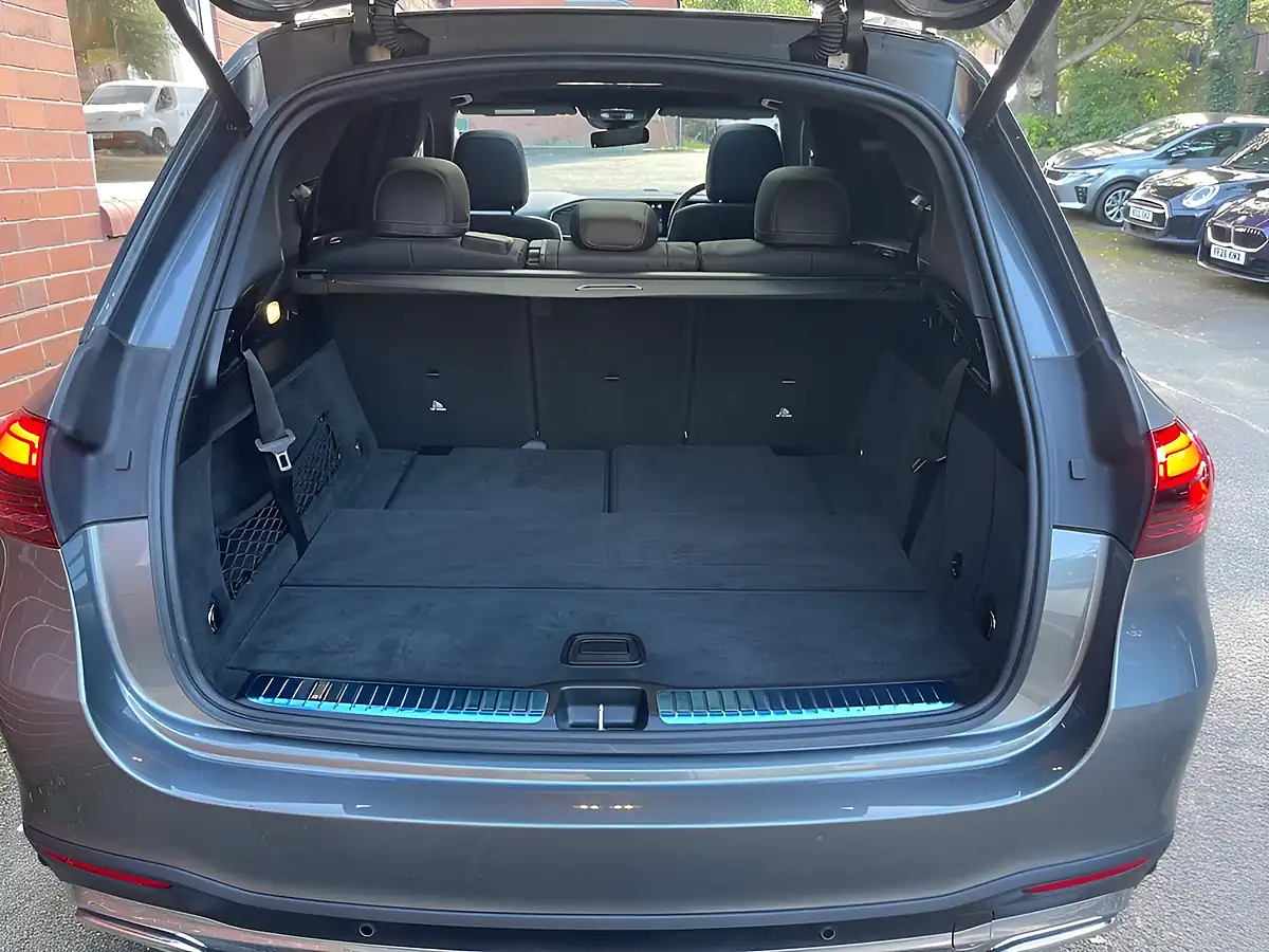 Used 2025 Mercedes-Benz Gle AMG Line (premium Plus) Grey - Interior and Exterior details 18