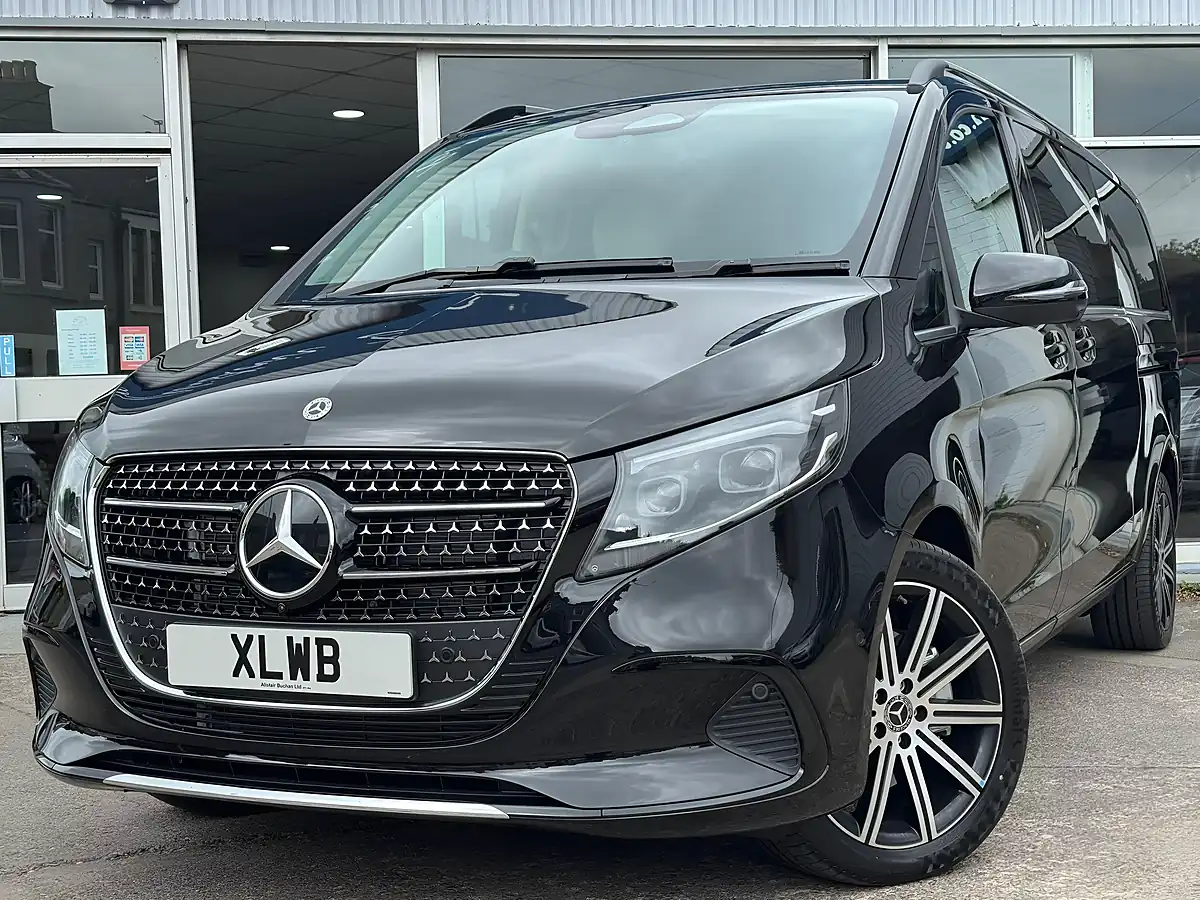 Used 2025 Mercedes-Benz V Class Premium Multicolour - Front View