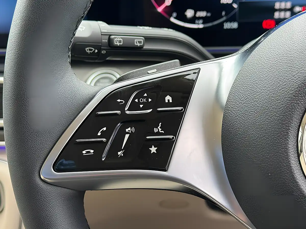 Used 2025 Mercedes-Benz V Class Premium Multicolour - Interior and Exterior details 14