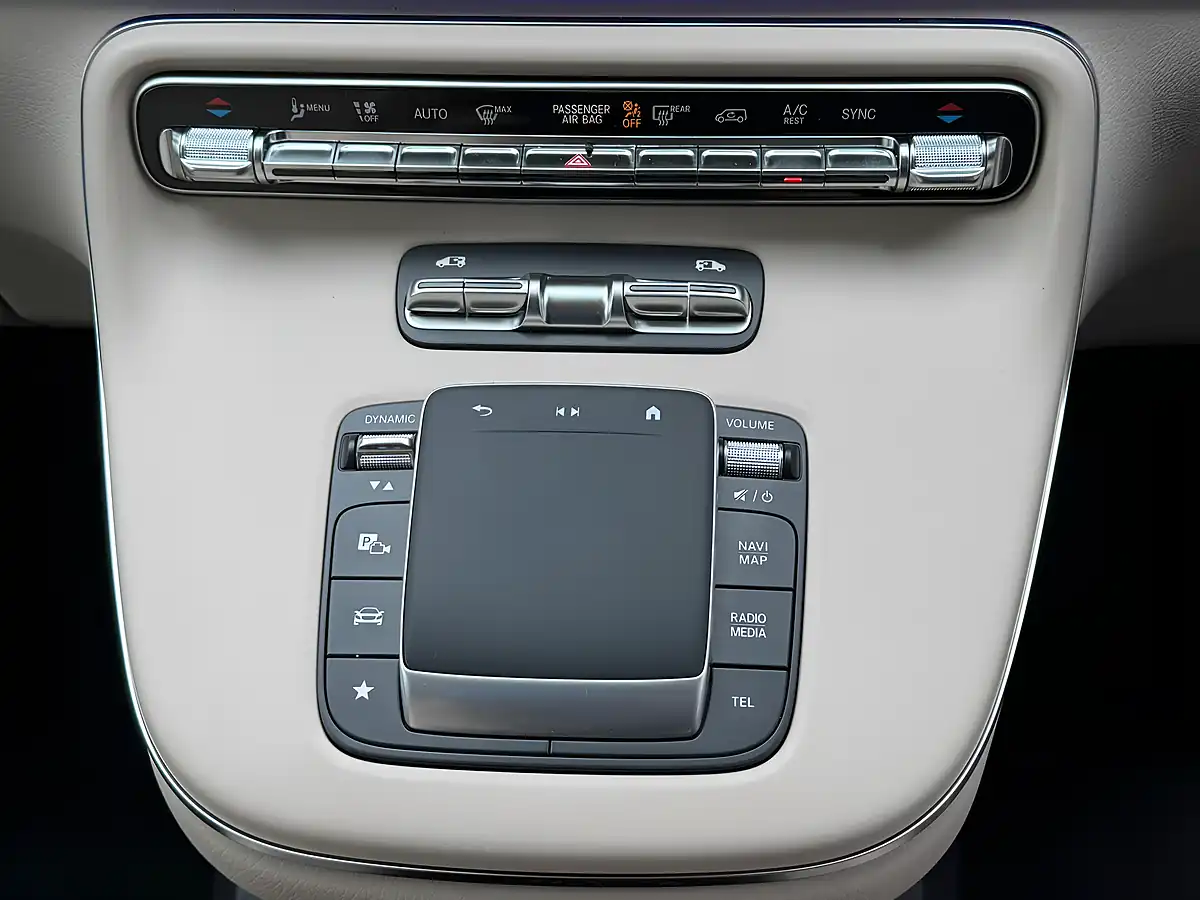 Used 2025 Mercedes-Benz V Class Premium Multicolour - Interior and Exterior details 15