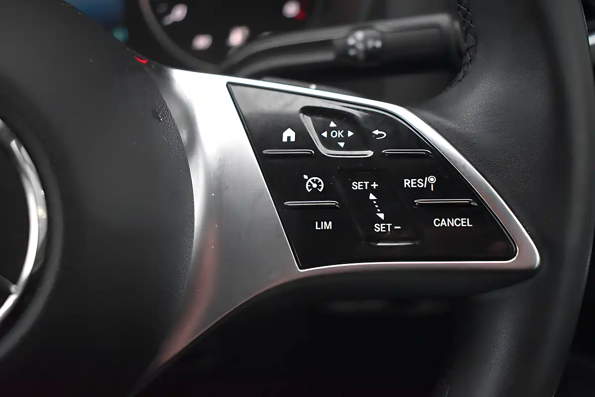 Used 2025 Mercedes-Benz Vito Select Crew Van Double Cab Alpine Grey - Interior and Exterior details 15