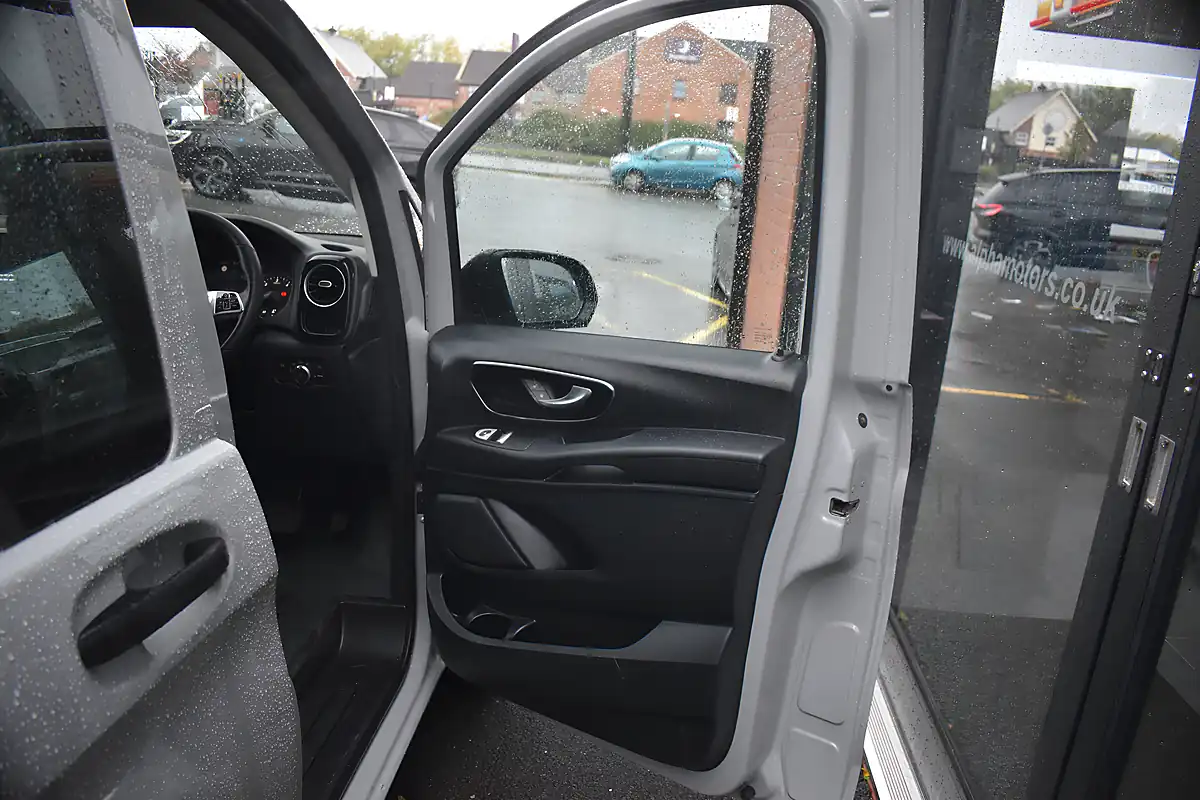 Used 2025 Mercedes-Benz Vito Select Crew Van Double Cab Alpine Grey - Interior and Exterior details 11