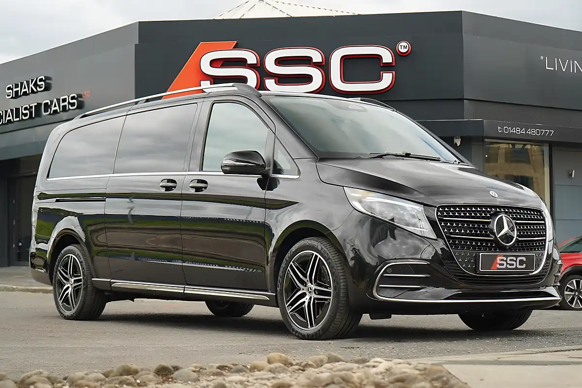 Used 2025 Mercedes V300 Premium Obsidian Black - Interior and Exterior details 3