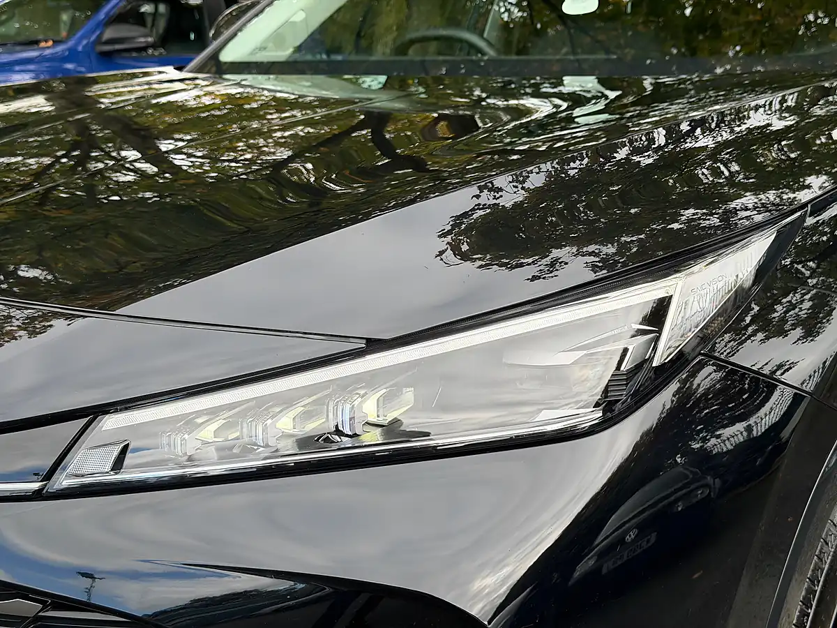 Used 2025 MG HS Trophy Black - Interior and Exterior details 9