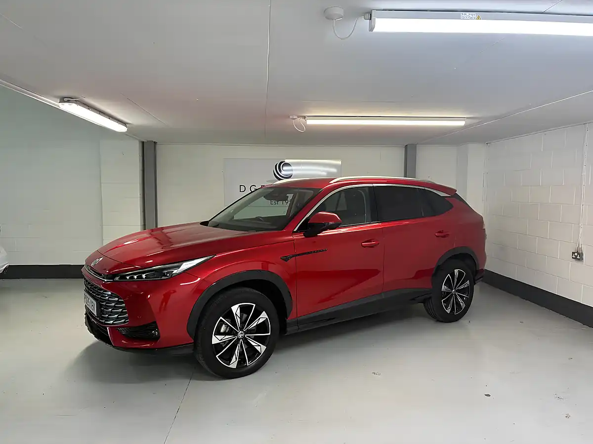 Used 2025 MG Hs Trophy Red - Front View