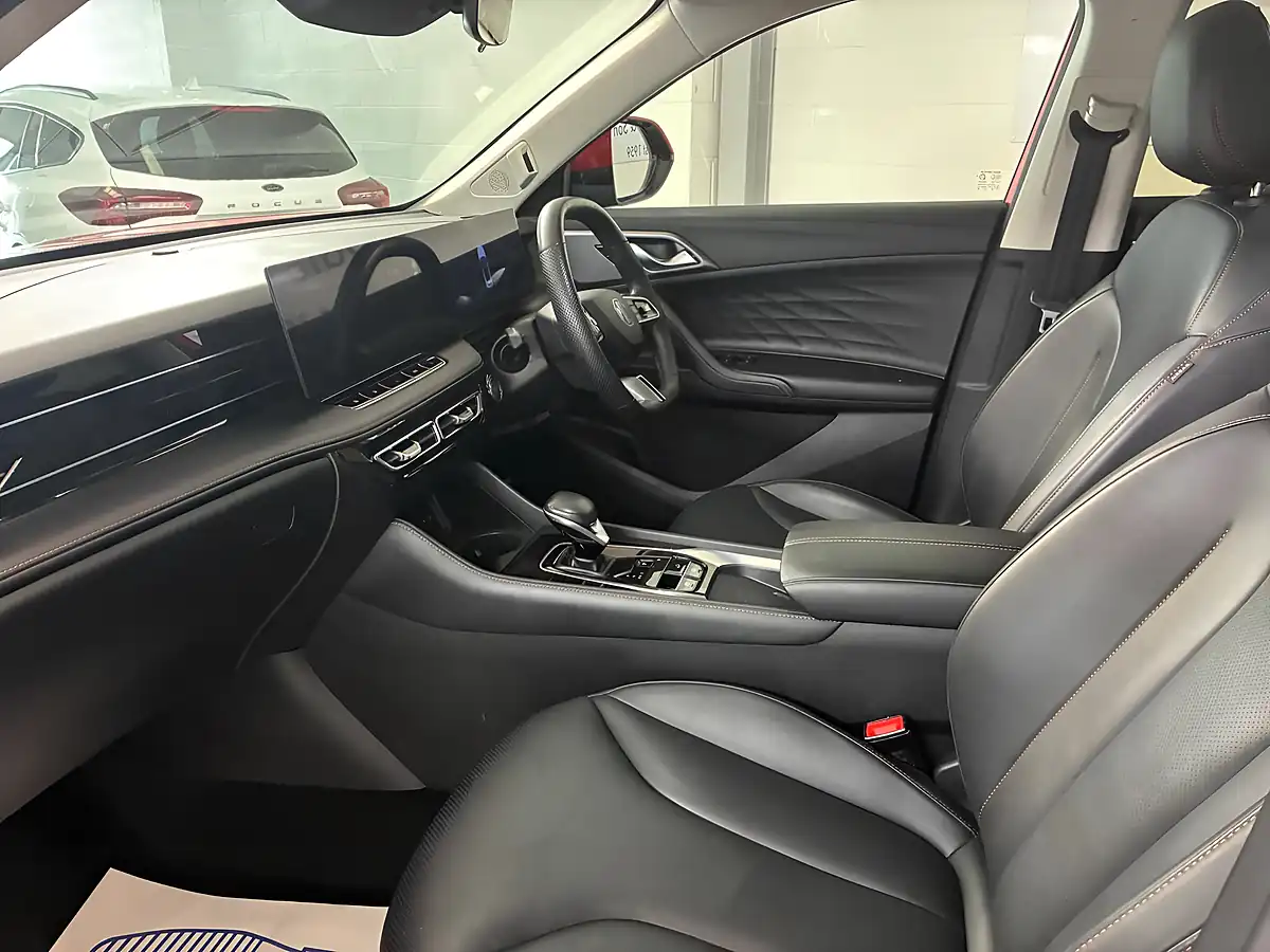 Used 2025 MG Hs Trophy Red - Interior and Exterior details 11