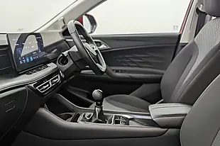 Used 2025 MG MG Hs Se Dynamic Red - Interior and Exterior details 12