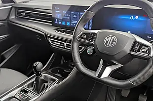 Used 2025 MG MG Hs Se Dynamic Red - Interior and Exterior details 14