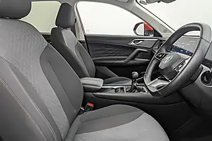 Used 2025 MG MG Hs Se Dynamic Red - Interior and Exterior details 3