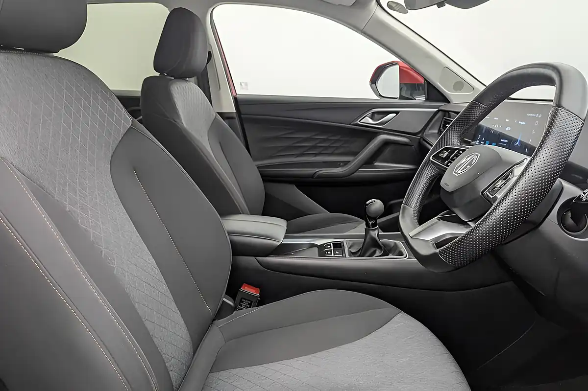 Used 2025 MG MG Hs Se Dynamic Red - Interior and Exterior details 3