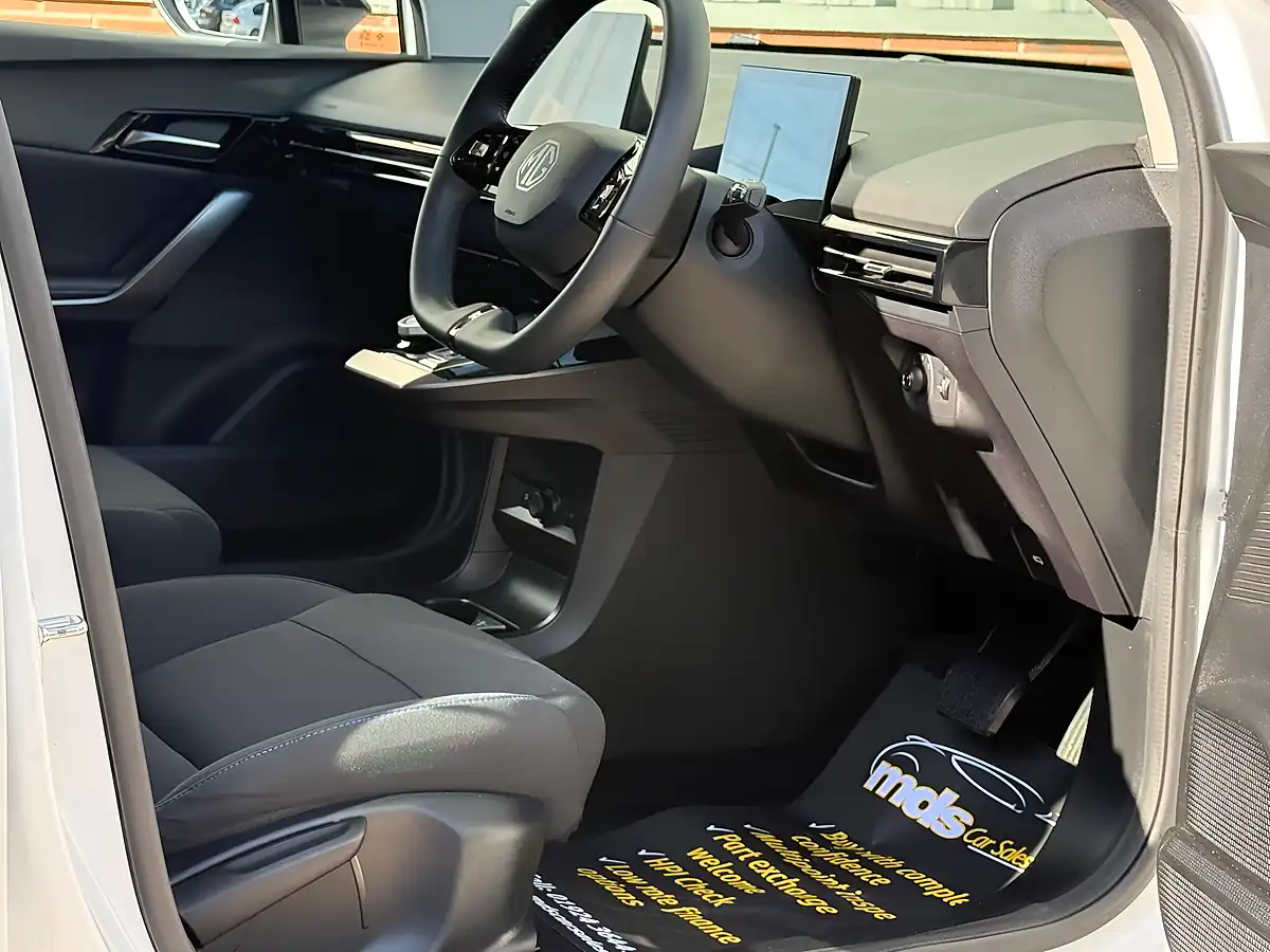 Used 2025 MG MG4 Se White - Interior and Exterior details 18
