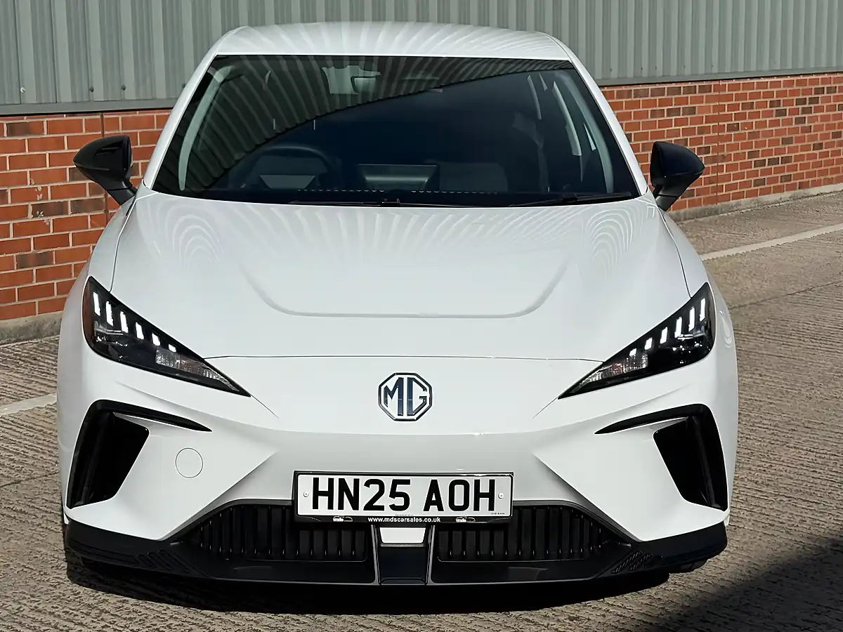 Used 2025 MG MG4 Se White - Interior and Exterior details 2