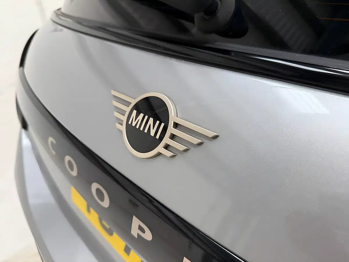 Used 2025 MINI Cooper Classic Hatchback Silver - Interior and Exterior details 17