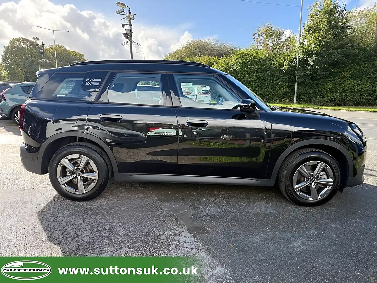 Used 2025 MINI Countryman Classic Black - Interior and Exterior details 4