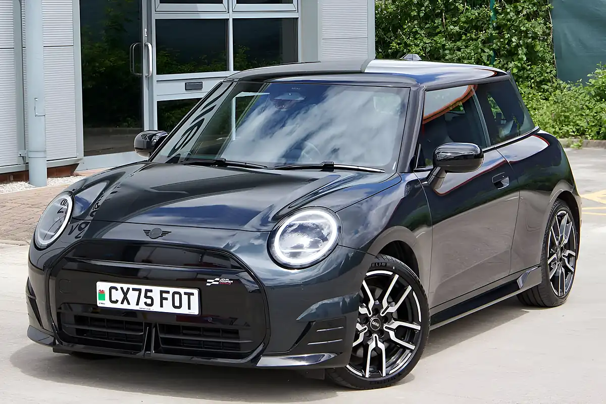 Used 2025 MINI Electric Cooper Sport Legend Grey - Interior and Exterior details 16