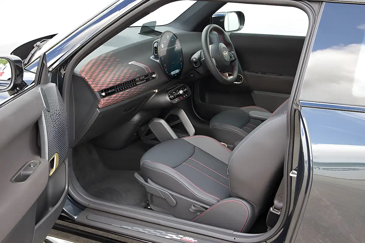 Used 2025 MINI Electric Cooper Sport Legend Grey - Interior and Exterior details 4