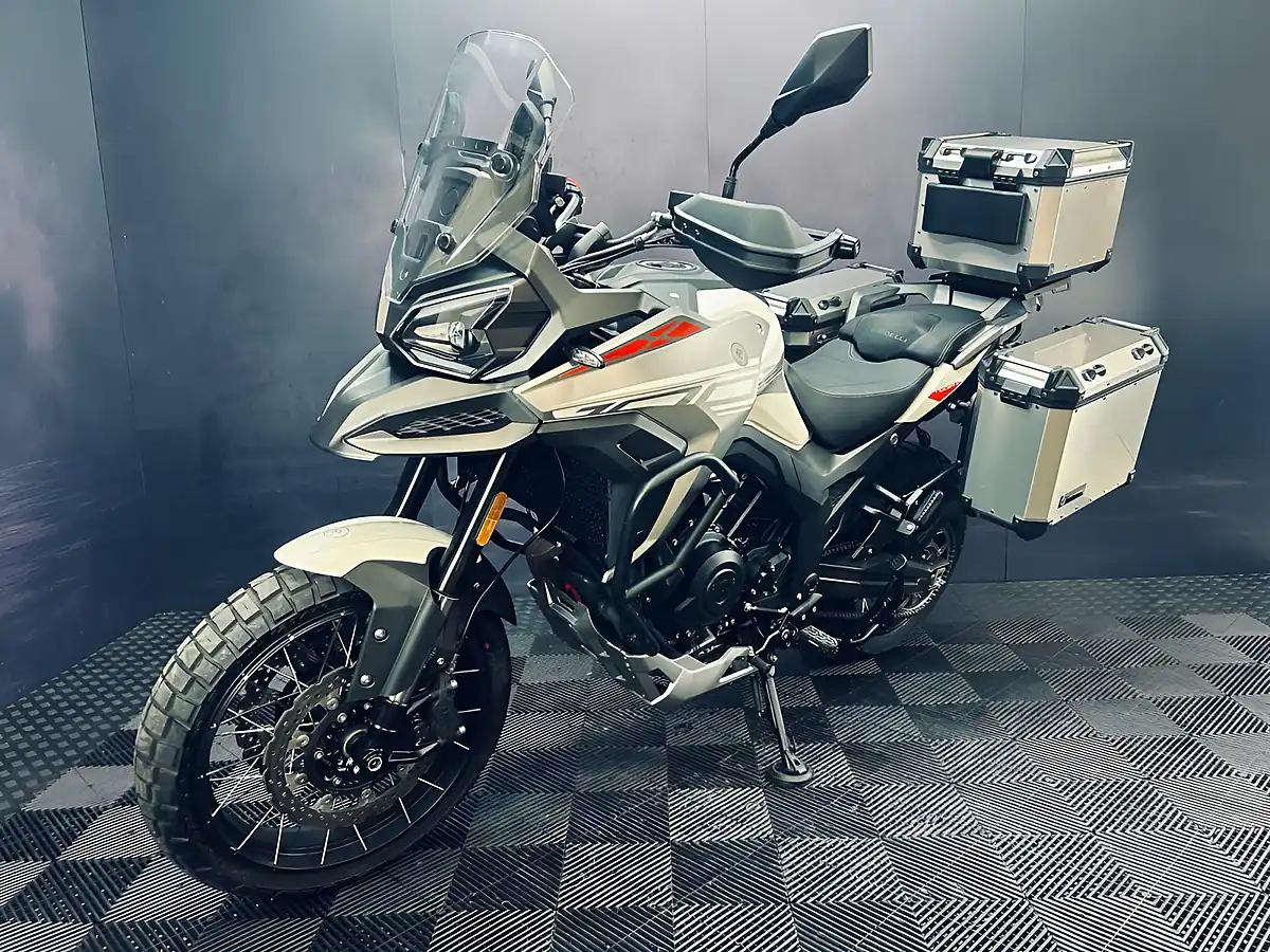 Used 2025 Morbidelli T1002VX White - Interior and Exterior details 5