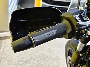 Used 2025 Moto Guzzi V7 Black - Interior and Exterior details 12