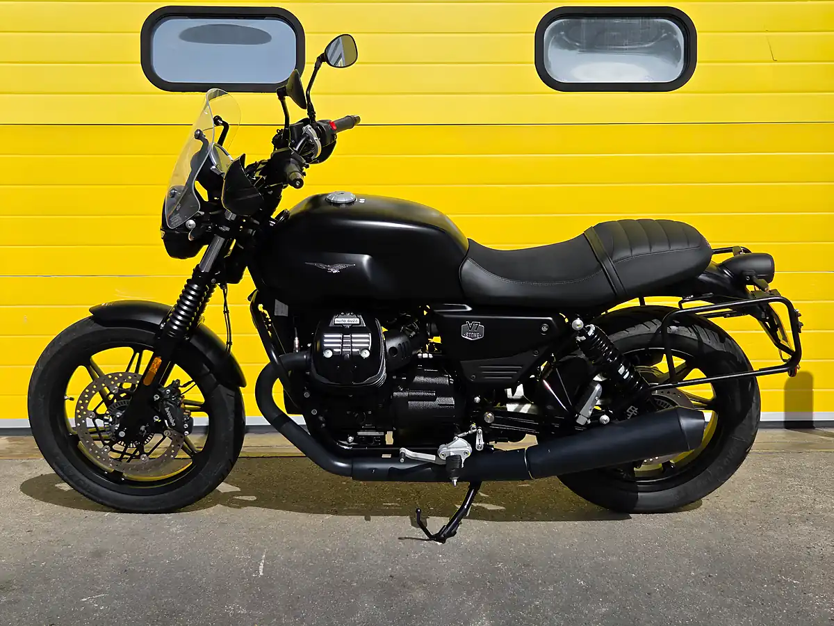 Used 2025 Moto Guzzi V7 Black - Interior and Exterior details 14