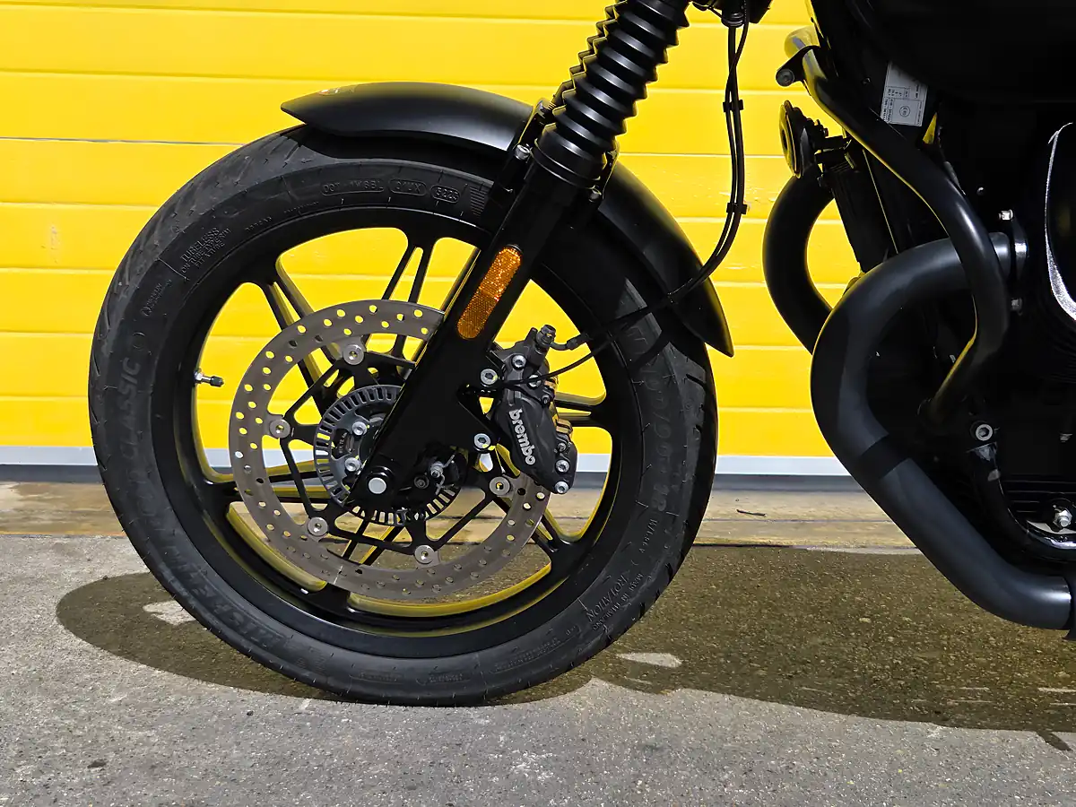 Used 2025 Moto Guzzi V7 Black - Interior and Exterior details 16