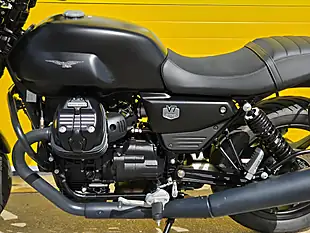 Used 2025 Moto Guzzi V7 Black - Interior and Exterior details 17