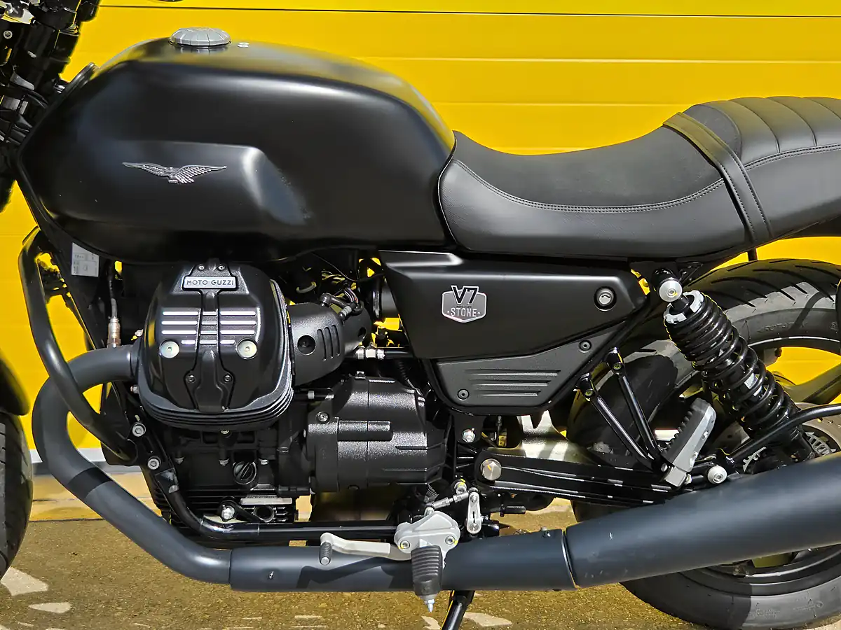 Used 2025 Moto Guzzi V7 Black - Interior and Exterior details 17