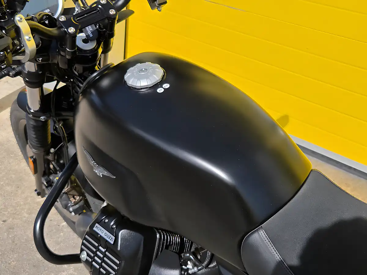 Used 2025 Moto Guzzi V7 Black - Interior and Exterior details 19