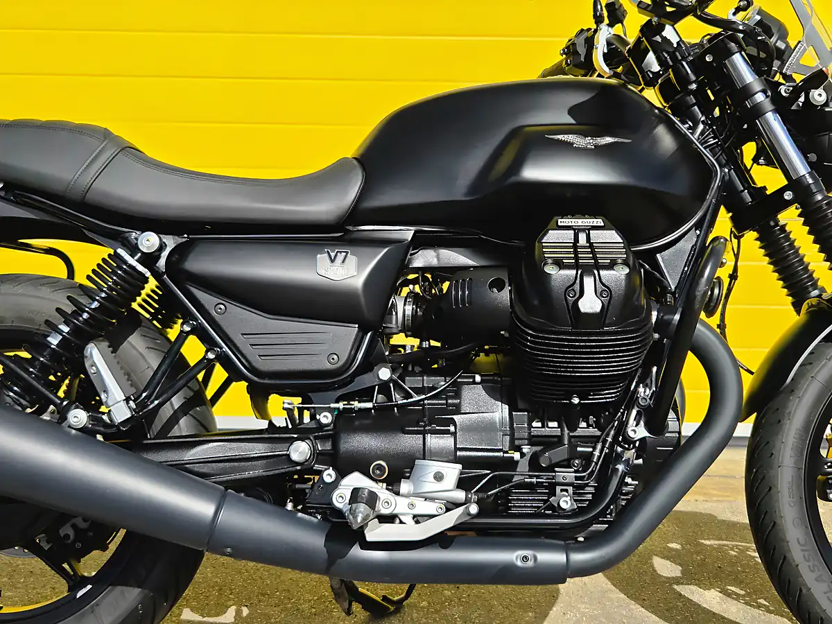 Used 2025 Moto Guzzi V7 Black - Interior and Exterior details 6
