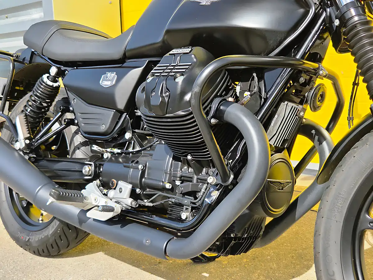 Used 2025 Moto Guzzi V7 Black - Interior and Exterior details 8