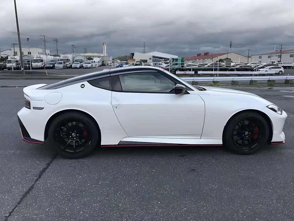 Used 2025 Nissan Fairlady Z Nismo White - Interior and Exterior details 12