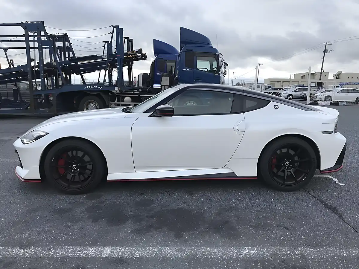 Used 2025 Nissan Fairlady Z Nismo White - Interior and Exterior details 13