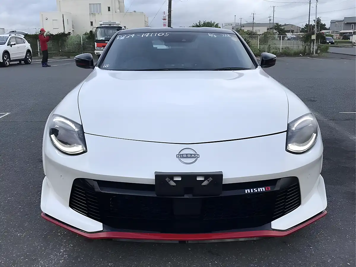 Used 2025 Nissan Fairlady Z Nismo White - Interior and Exterior details 14