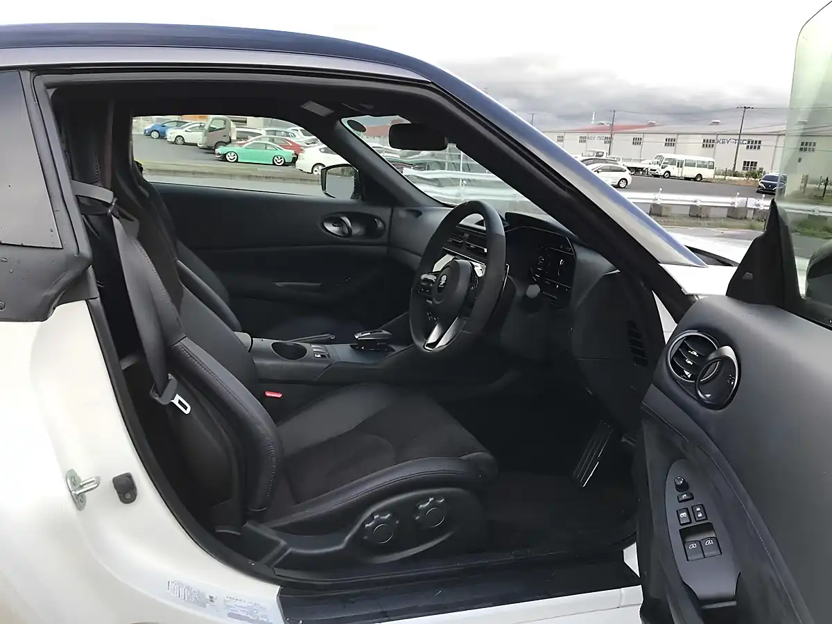 Used 2025 Nissan Fairlady Z Nismo White - Interior and Exterior details 15