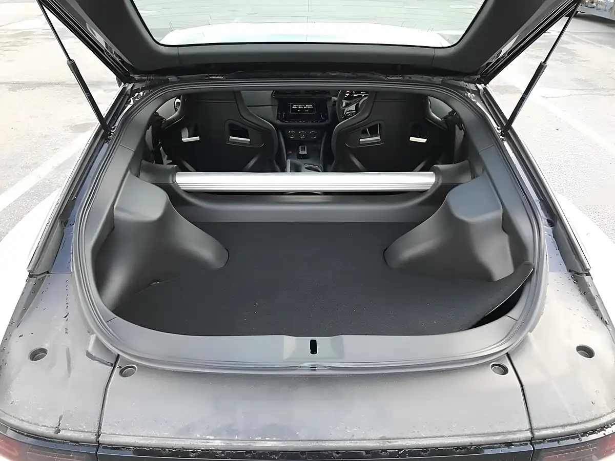 Used 2025 Nissan Fairlady Z Nismo White - Interior and Exterior details 18
