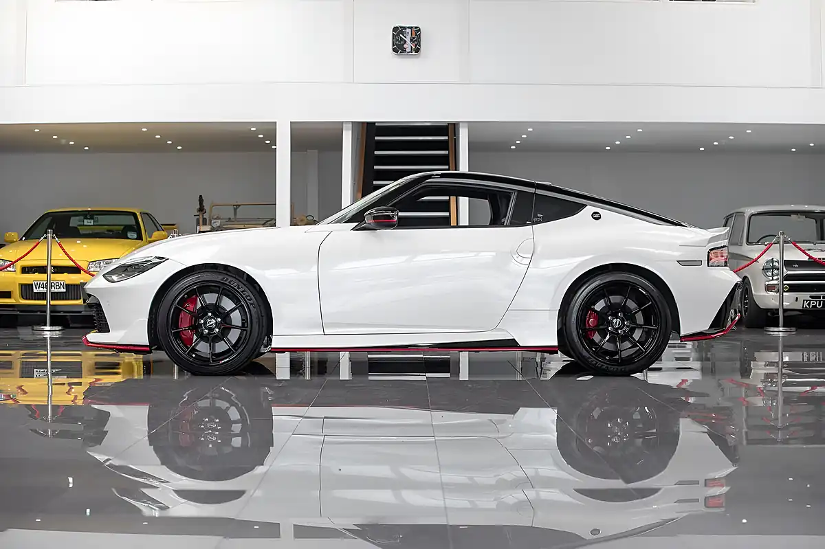 Used 2025 Nissan Fairlady Z Nismo White - Interior and Exterior details 4