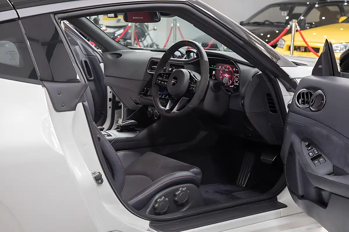 Used 2025 Nissan Fairlady Z Nismo White - Interior and Exterior details 5