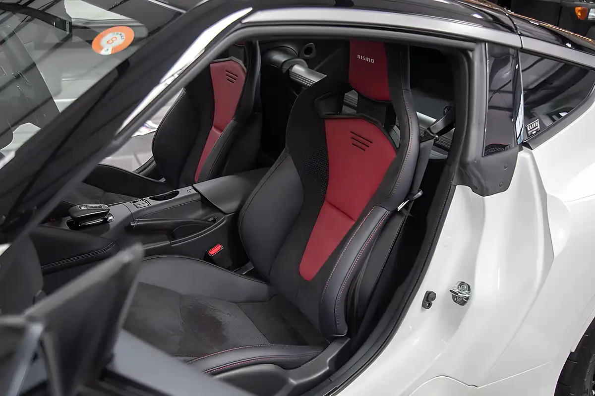 Used 2025 Nissan Fairlady Z Nismo White - Interior and Exterior details 6