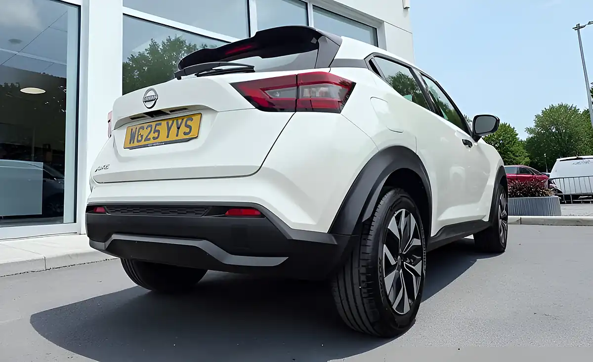 Used 2025 Nissan Juke Acenta Premium Arctic White - Interior and Exterior details 10