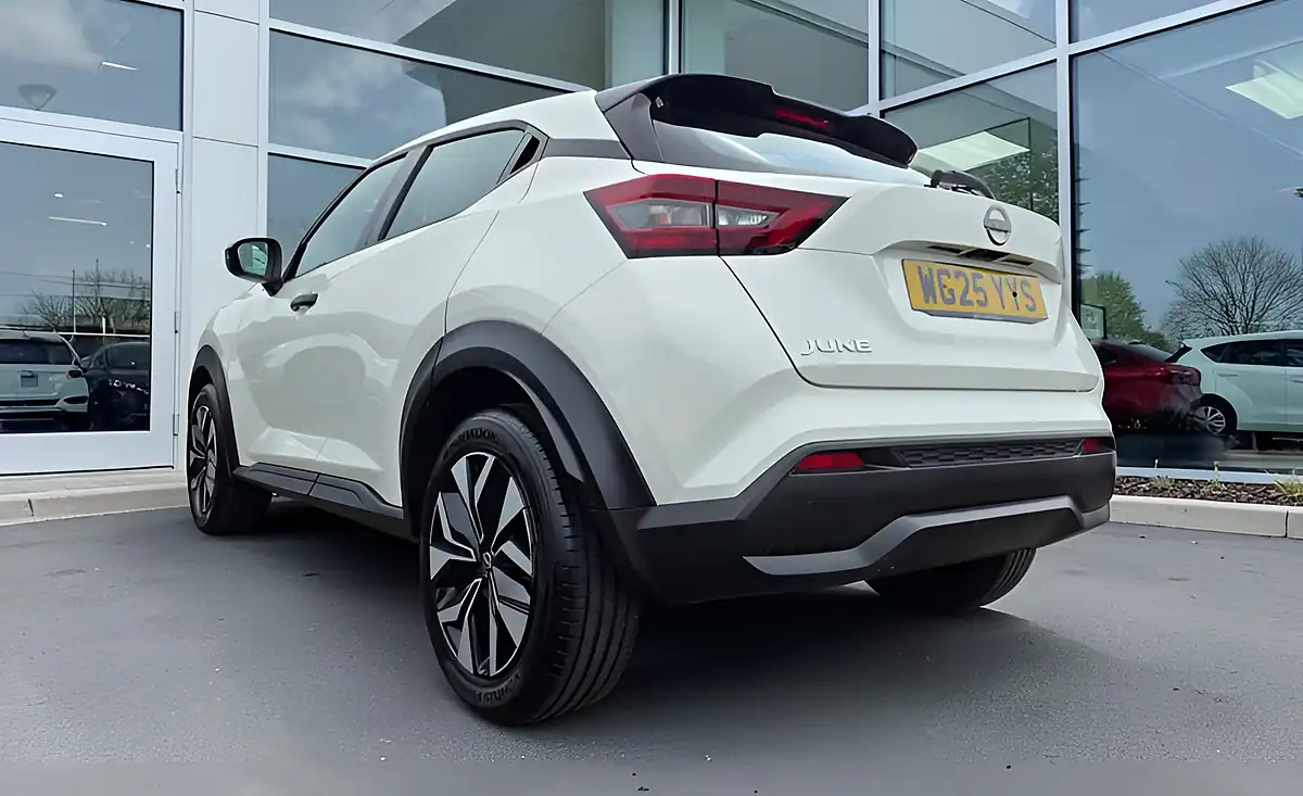 Used 2025 Nissan Juke Acenta Premium Arctic White - Interior and Exterior details 11