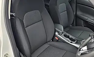 Used 2025 Nissan Juke Acenta Premium Arctic White - Interior and Exterior details 15
