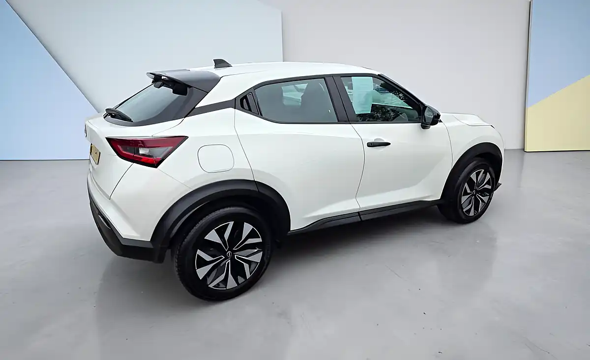 Used 2025 Nissan Juke Acenta Premium Arctic White - Interior and Exterior details 9