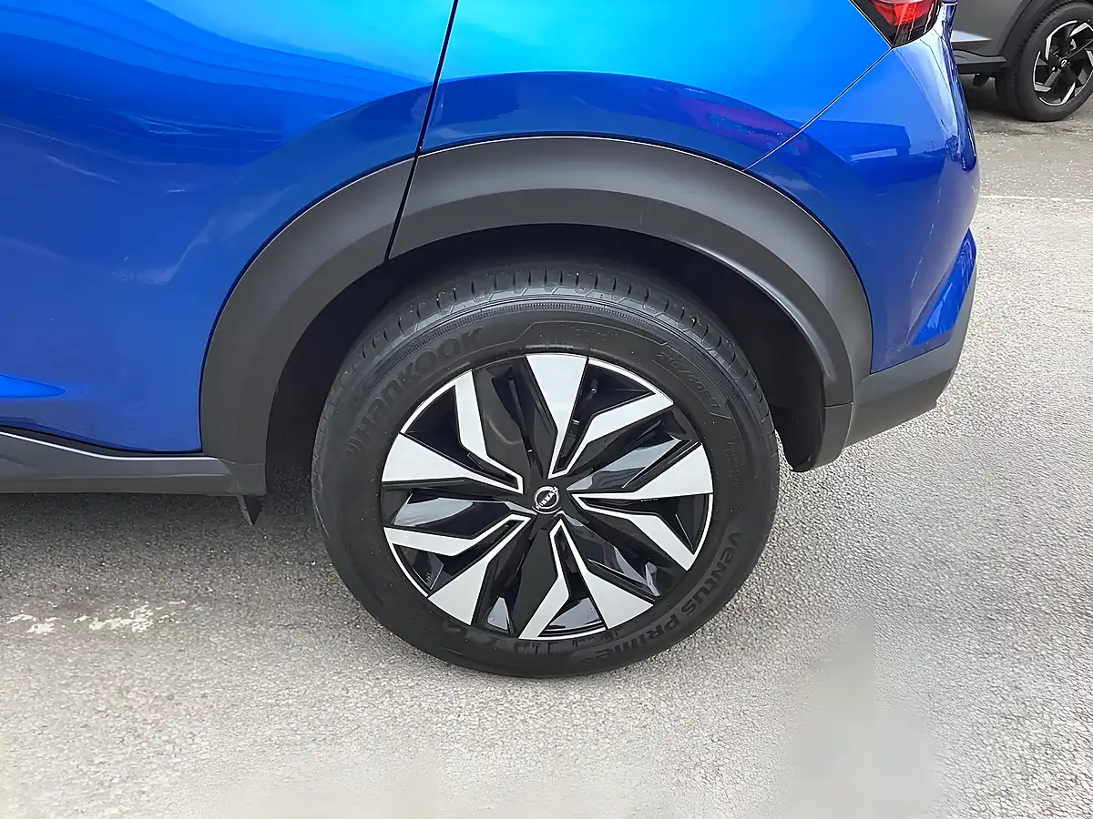 Used 2025 Nissan Juke Acenta Premium Blue - Interior and Exterior details 13