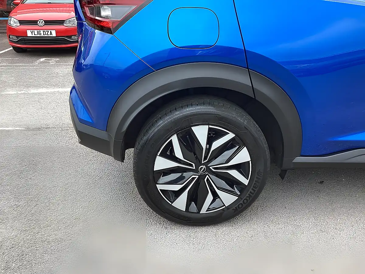 Used 2025 Nissan Juke Acenta Premium Blue - Interior and Exterior details 14