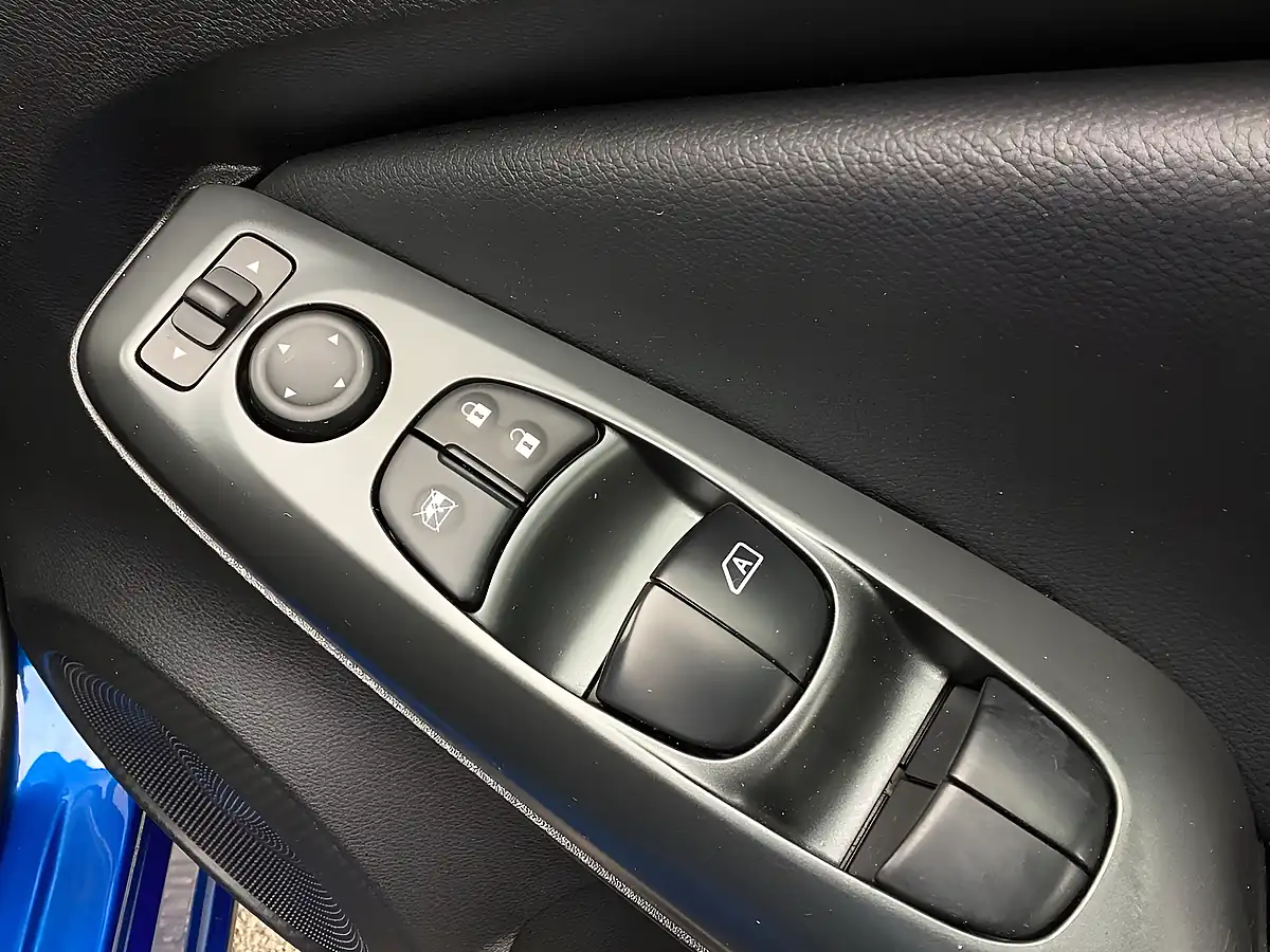 Used 2025 Nissan Juke Acenta Premium Blue - Interior and Exterior details 16