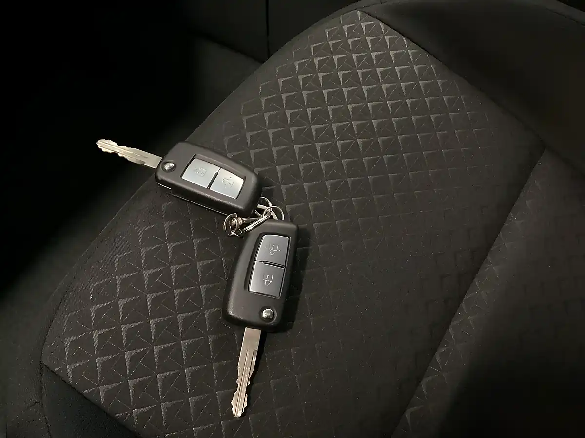 Used 2025 Nissan Juke Acenta Premium Blue - Interior and Exterior details 17