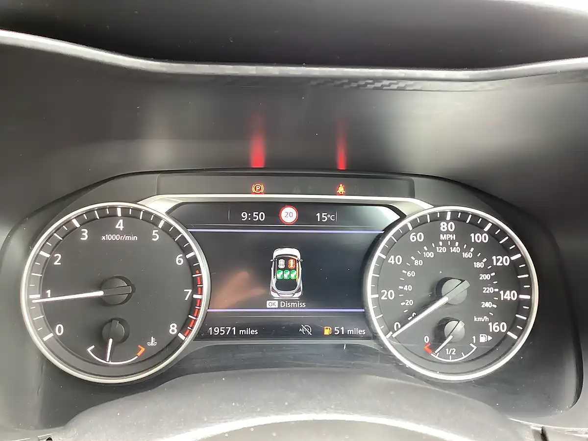 Used 2025 Nissan Juke Acenta Premium Blue - Interior and Exterior details 8