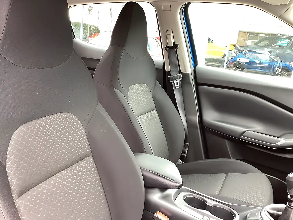 Used 2025 Nissan Juke Acenta Premium Blue - Interior and Exterior details 9