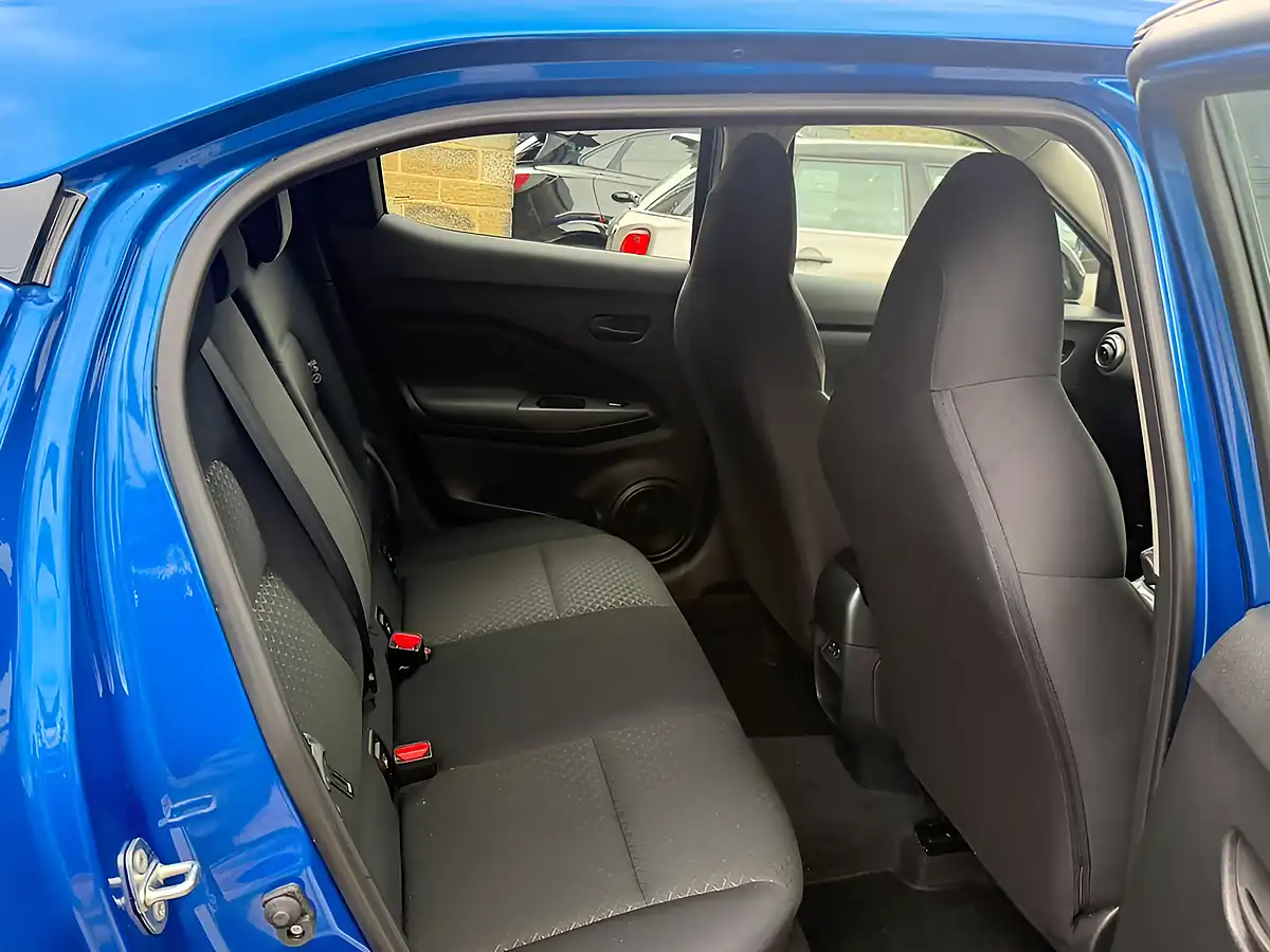 Used 2025 Nissan Juke Acenta Premium Blue - Interior and Exterior details 13